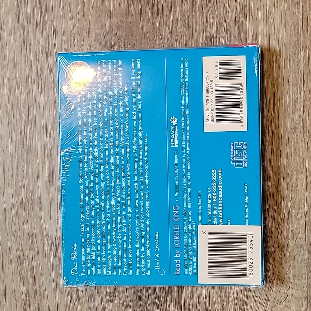 Full bloom by Janet Evanovich audio book - Picture 2 of 2